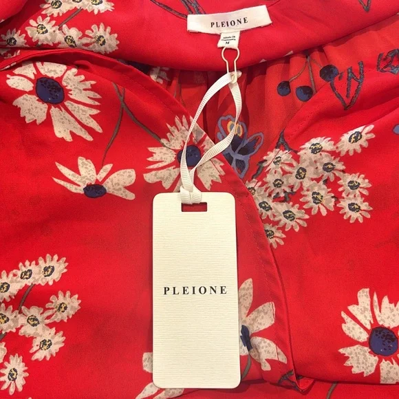 NWT red floral blouse - Picture 5 of 5
